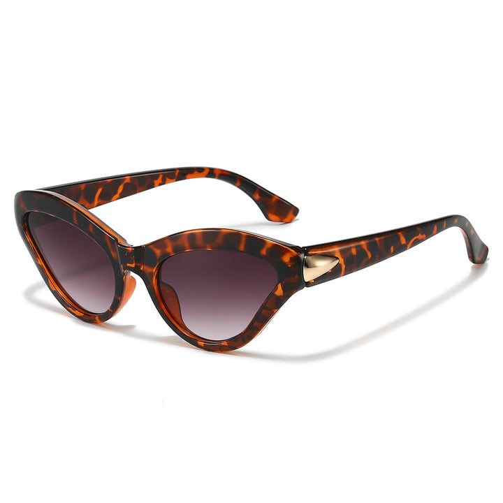 Vintage Cat-Eye Sunglasses with Luxurious Detailing Stornfield
