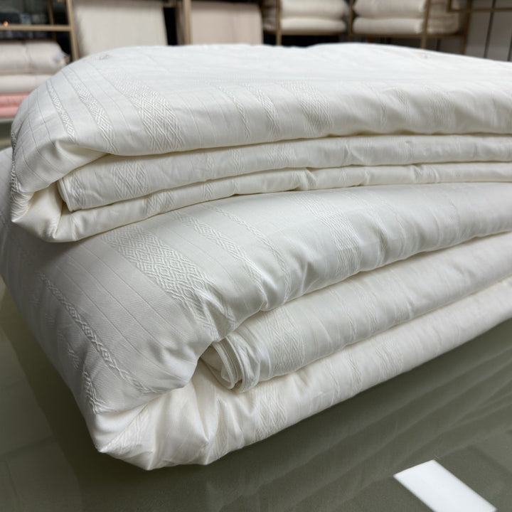 Reversible Lightweight Hypoallergenic Down-Alternative Duvet Insert with Jacquard Stripe Weave