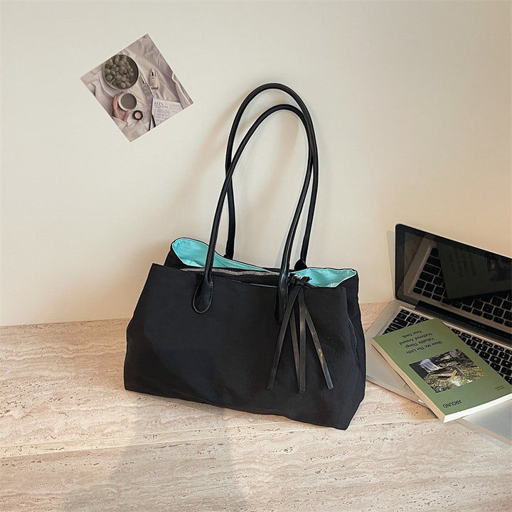 Elegant Tote Bag with Zipper and Practical Interior Pockets Stornfield