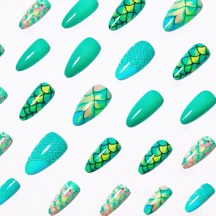 Artificial nails with scale pattern Stornfield