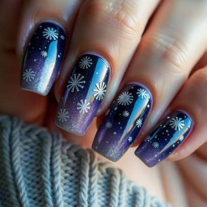 Artificial nails with shimmering winter design Stornfield