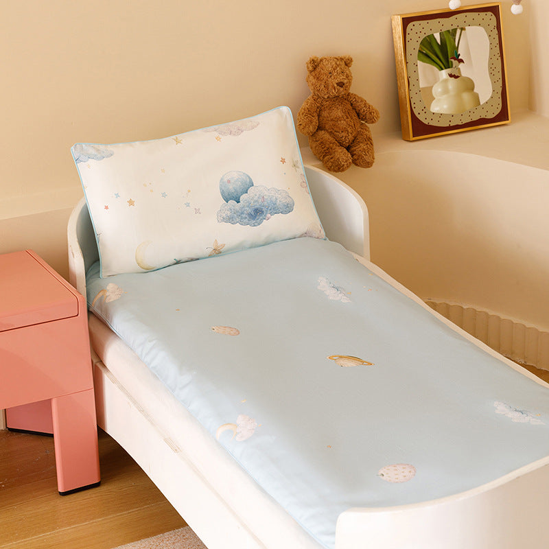Children's bedding set with heavenly watercolor planet and cloud design made of cotton satin