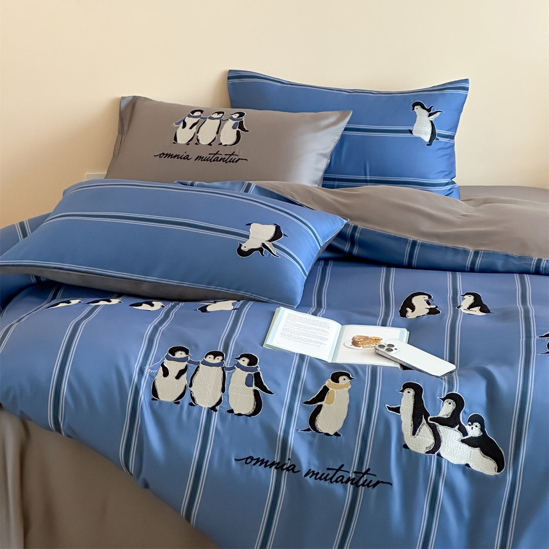 Children's bedding set with satin look, fine stripes and rocking horse appliqués