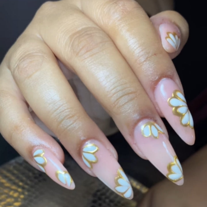 Elegant Floral-accented Press-On Nail Set Stornfield