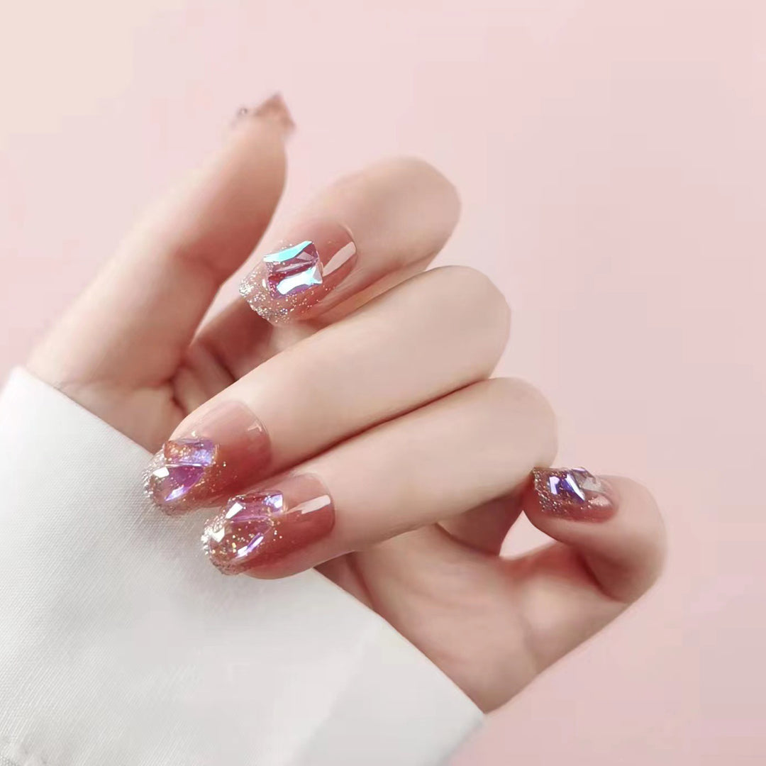 Artful and creative gel nails Stornfield