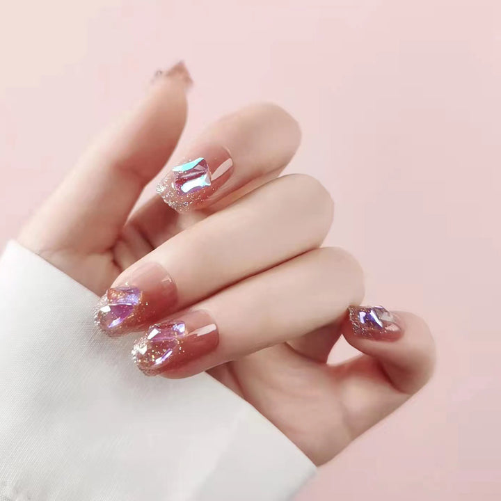 Artful and creative gel nails Stornfield
