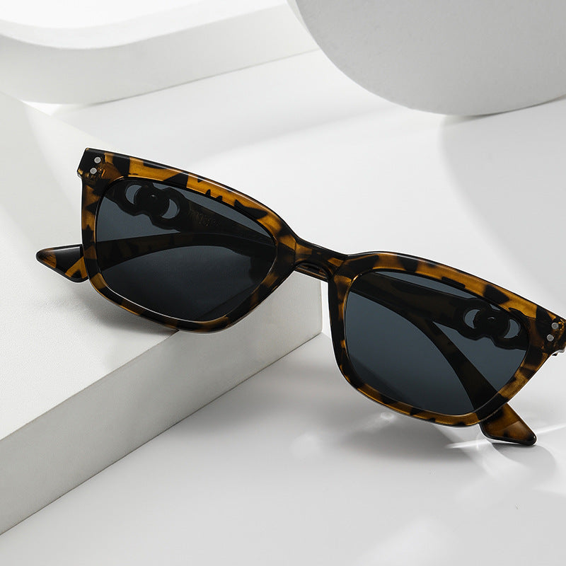 Women Elegant and fashionable sunglasses with decorative metal frame Stornfield