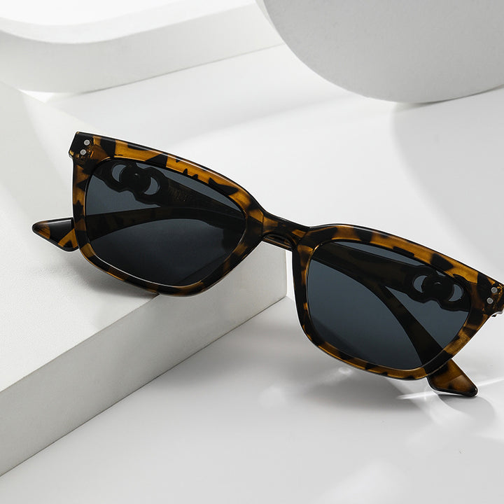 Women Elegant and fashionable sunglasses with decorative metal frame Stornfield