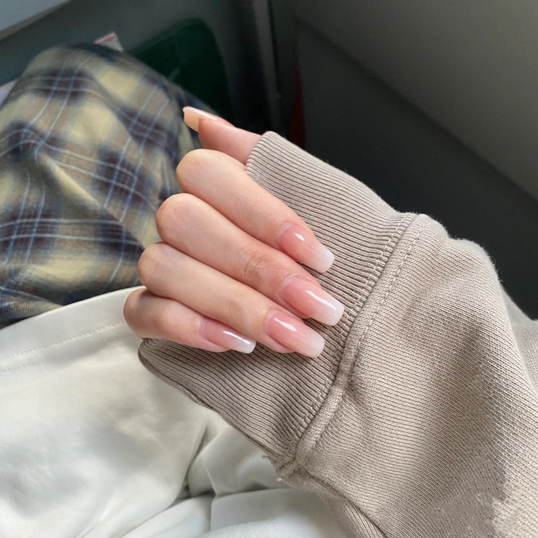 Elegant and fashionable artificial nails Stornfield