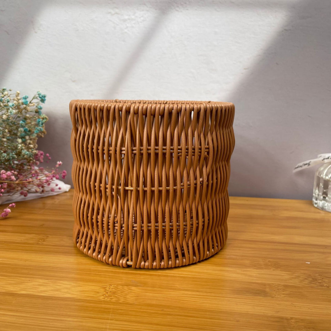 Women's stylish rattan container with pearl handle Stornfield