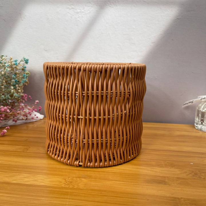 Women's stylish rattan container with pearl handle Stornfield