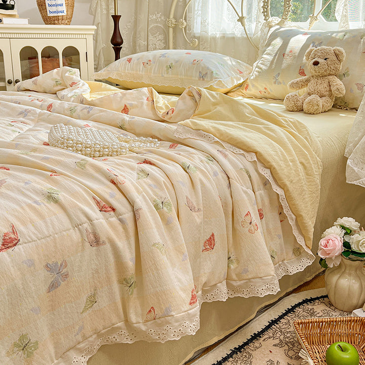 Floral Patterned Quilt Set