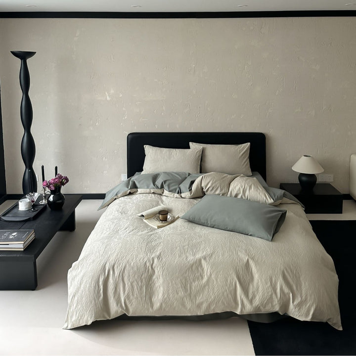 Bedding set made of crinkle-embossed cotton satin with easy-care finish and hotel closure