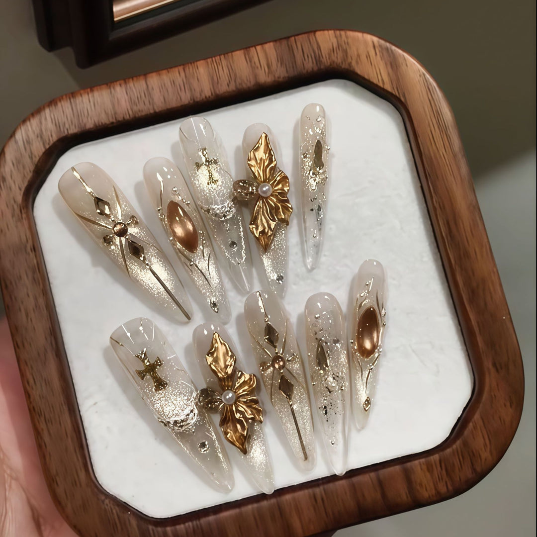 Artificial Nails in Elegant Gold Design Stornfield