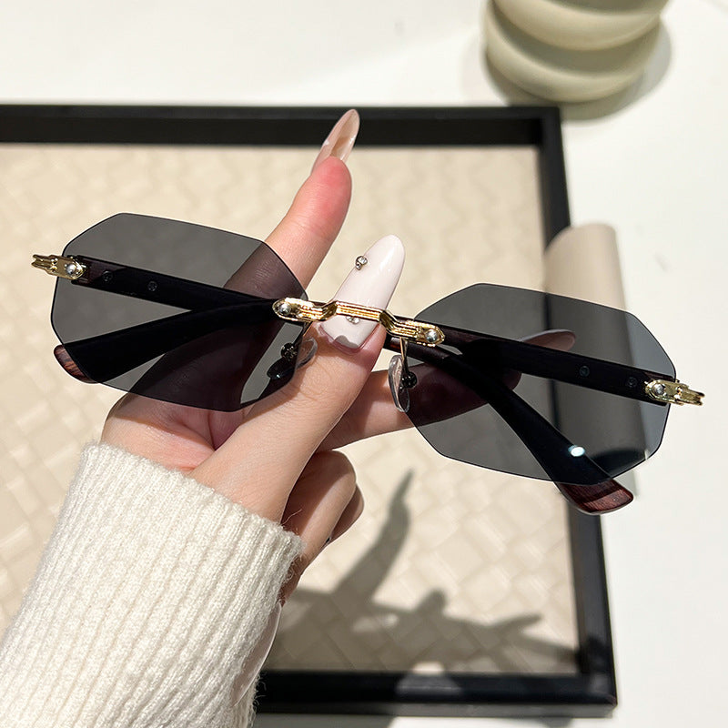 Women's futuristic sunglasses with geometric frame and wood details Stornfield