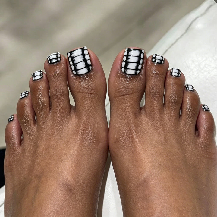 Artistic Skeleton-Themed Nail Art Stornfield