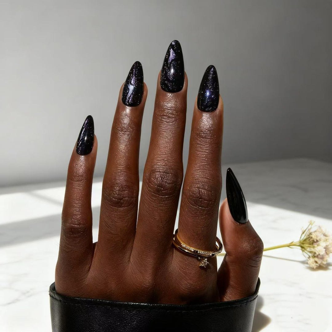 Glamorous artificial nails with sparkling accents Stornfield