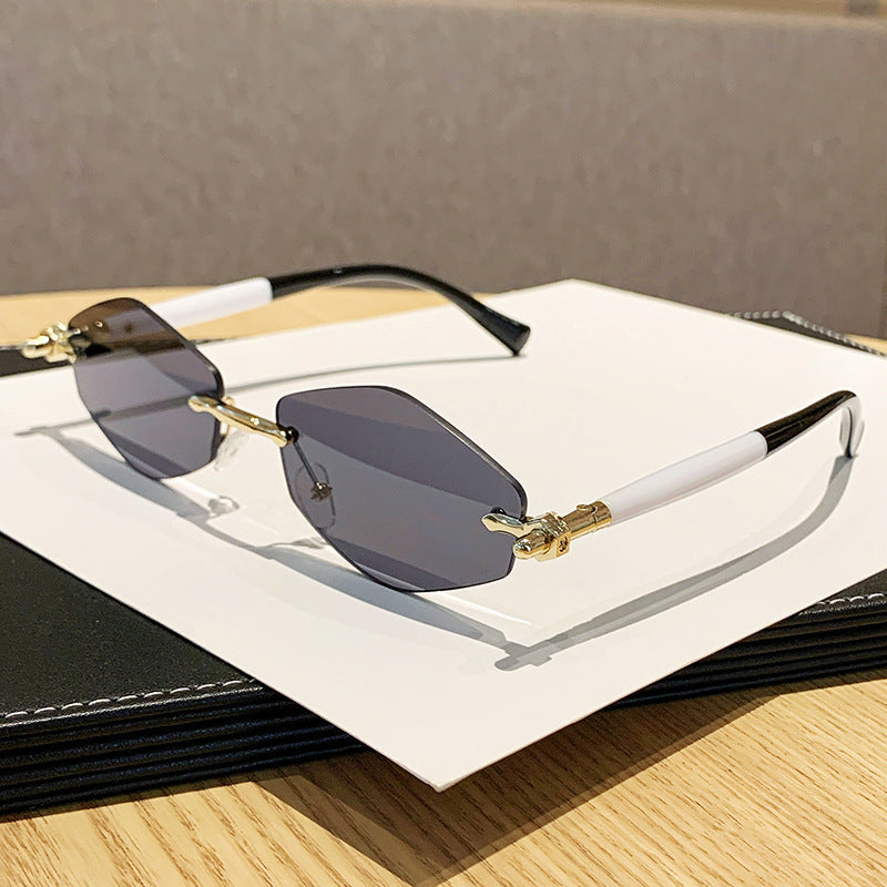 Women's futuristic sunglasses with oversized rectangular frame Stornfield
