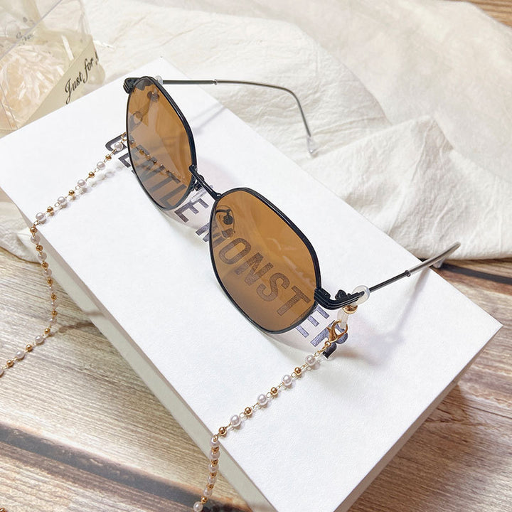 Pearl jewelry chain with golden link chain Stornfield