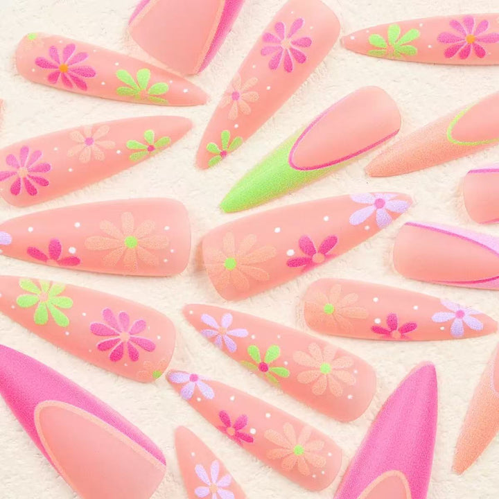Artificial nail set with playful flower design and elegant high-gloss finish Stornfield