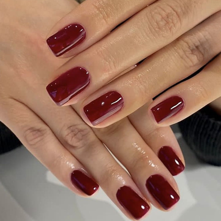 Artificial nail set with elegant, glossy finish Stornfield