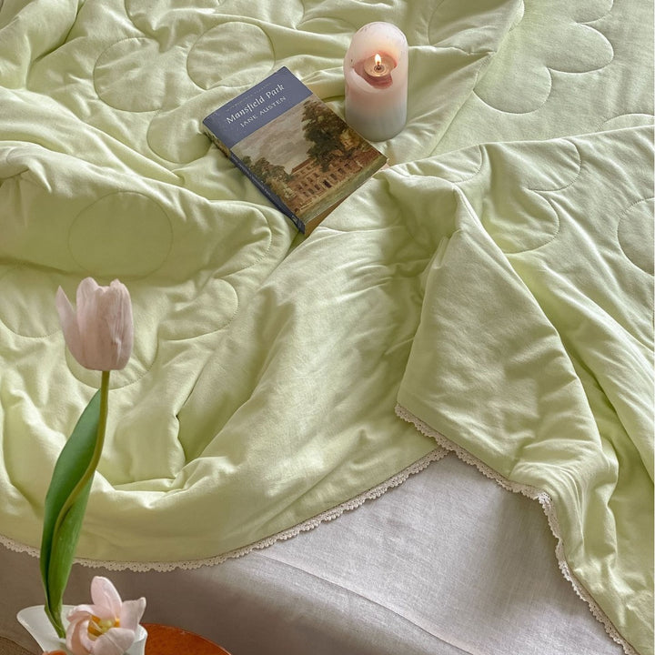 Thin quilted duvet with floral circle quilting and breathable microfiber cover