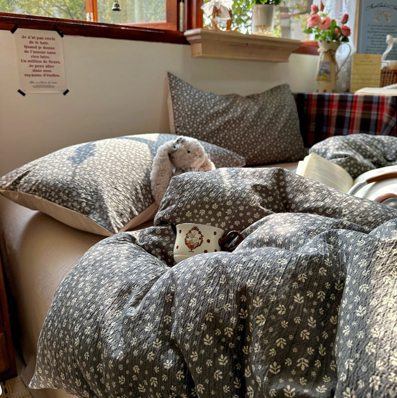 Floral Patterned Quilted Bedding Set