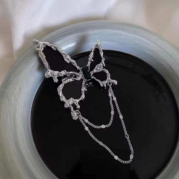 Elegant brooch with flower and chain motif Stornfield