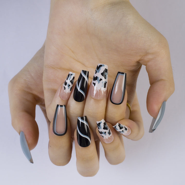 Artificial nails with modern black and white pattern Stornfield