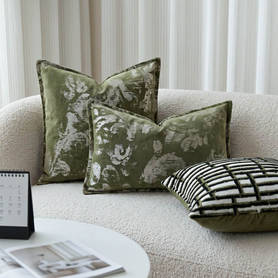 Structured decorative cushion cover