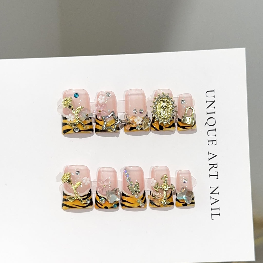 Artistic Themed Press-On Nail Design Set