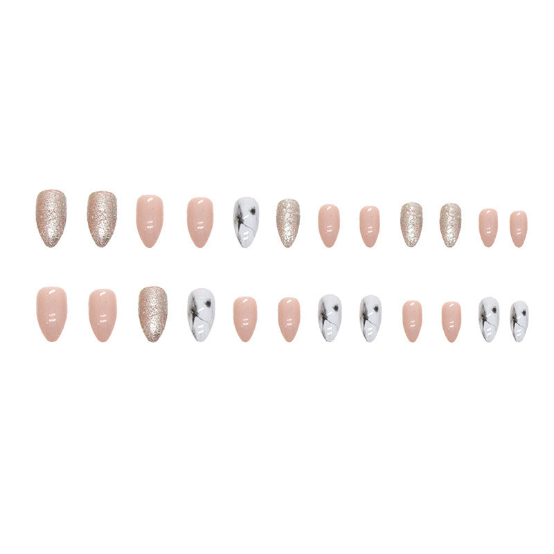Glamorous artificial fingernails