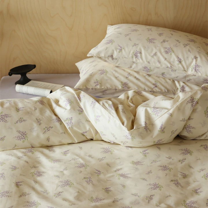 Cotton satin bedding set with fine check pattern and floral motifs