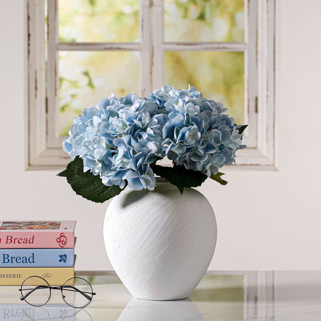Elegant and timeless decorative vase Stornfield