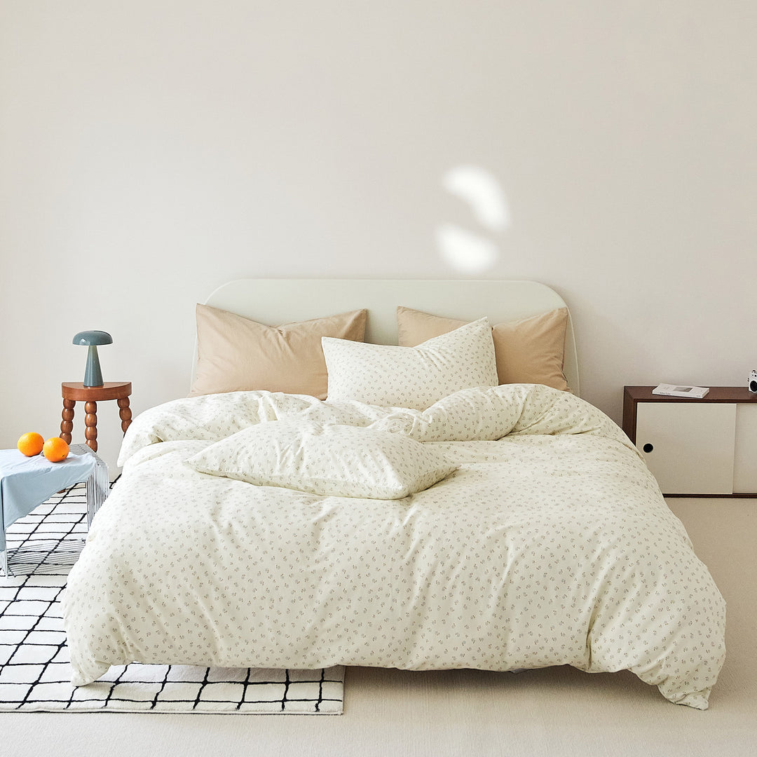 Bedding set made of cotton satin with large polka dot pattern