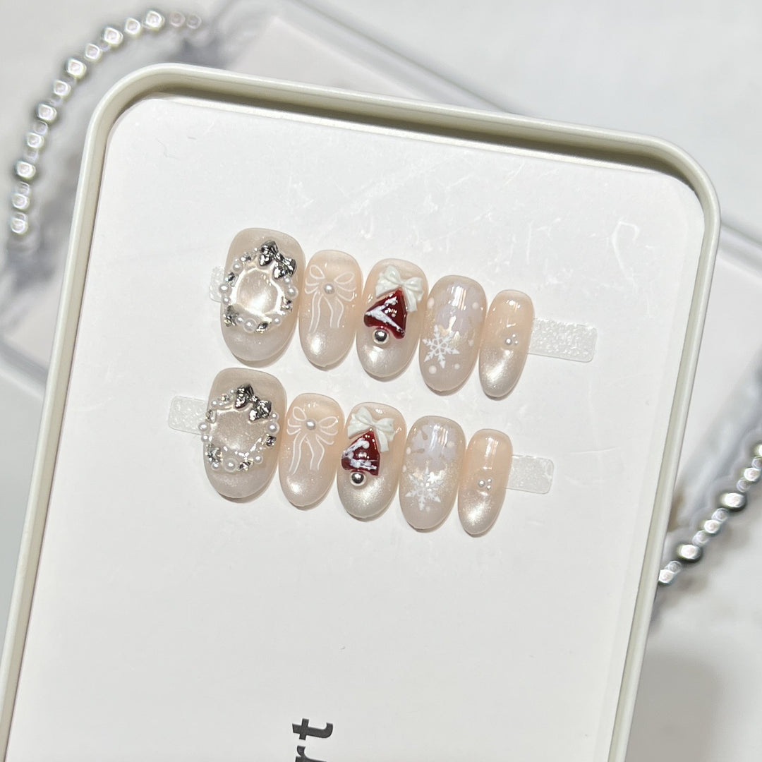 Holiday-Themed Decorative Press-On Nails