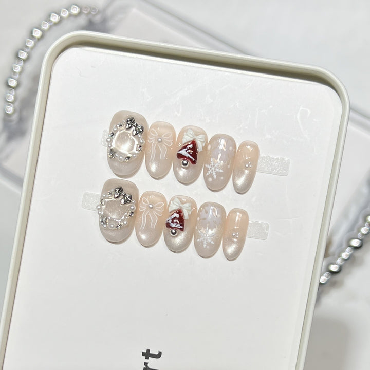 Holiday-Themed Decorative Press-On Nails