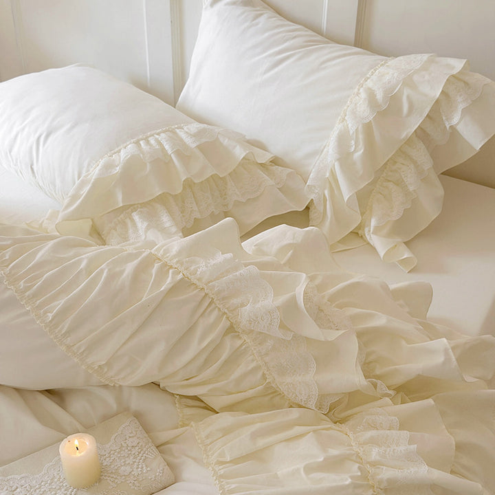 Romantic ruffle bedspread with lace trim