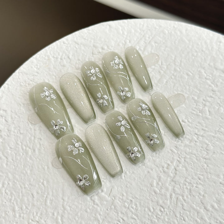 Floral Patterned Press-On Nail Set