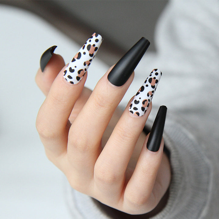 Artificial nail set with trendy leopard pattern and elegant matte finish Stornfield
