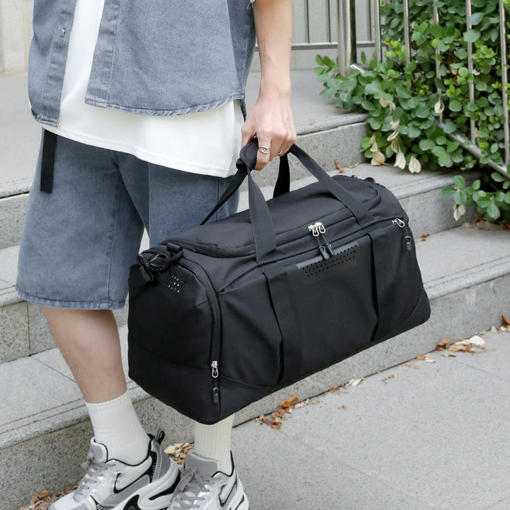 Sporty travel bag with insulating interior compartment Stornfield