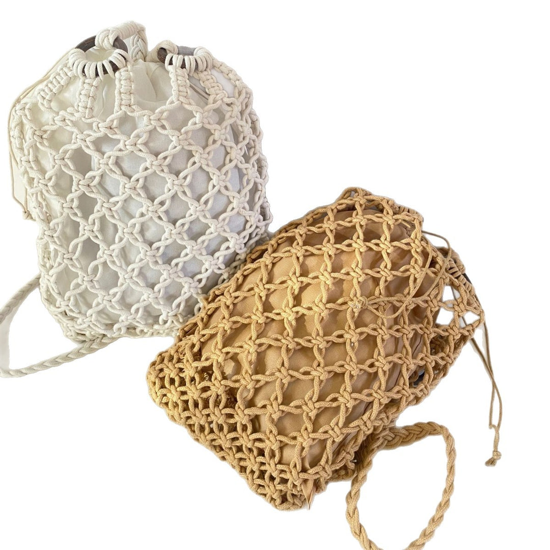 Hand-knotted mesh bag with decorative wooden rings Stornfield