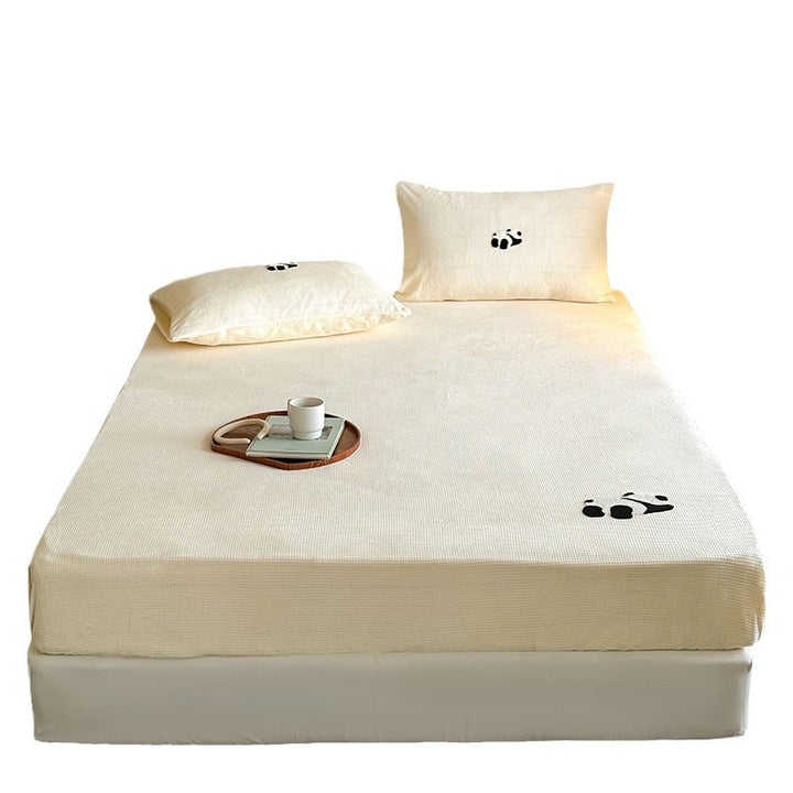 Elastic fitted sheet set made of waffle pique with embroidered panda applique