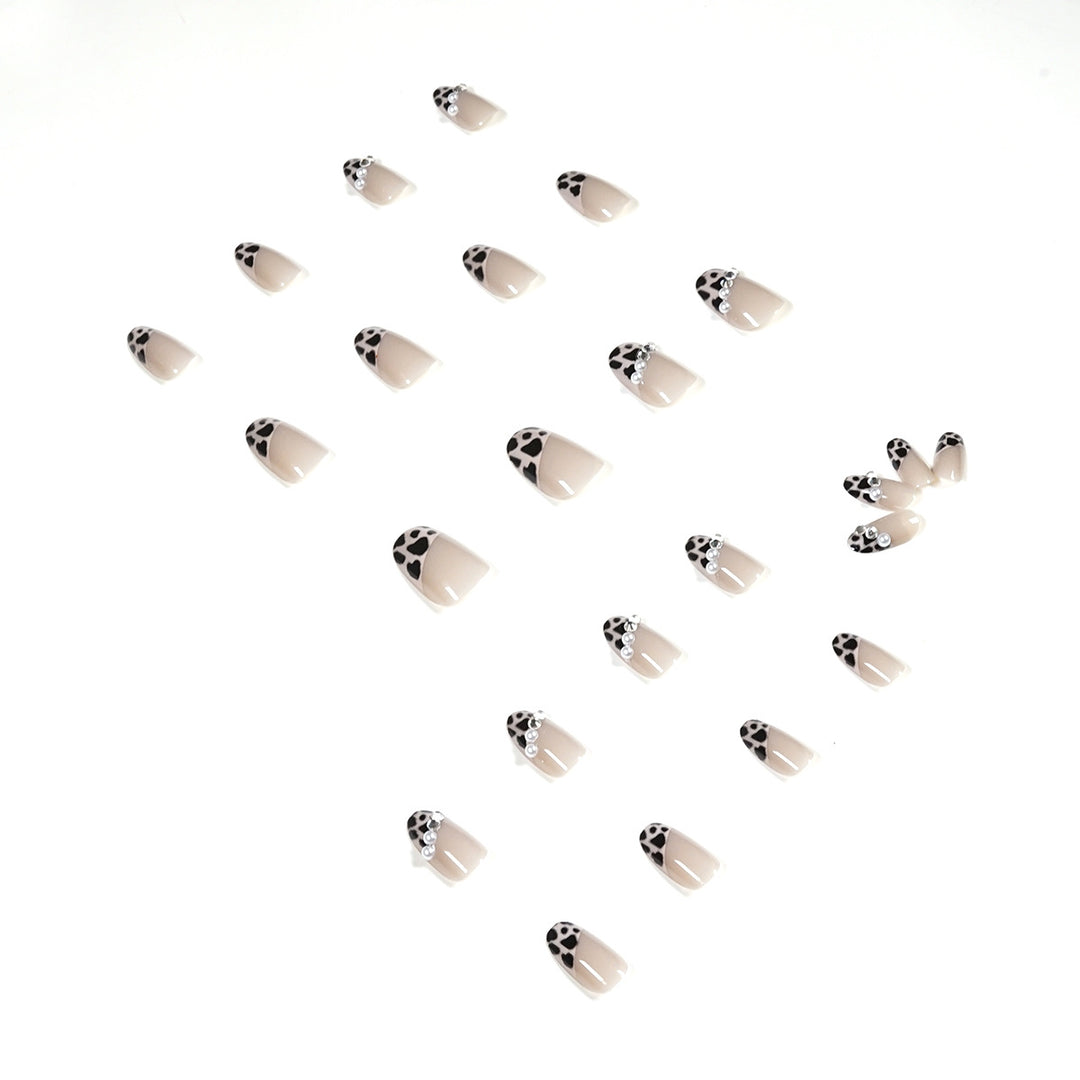 Artistic and elegant artificial nails Stornfield