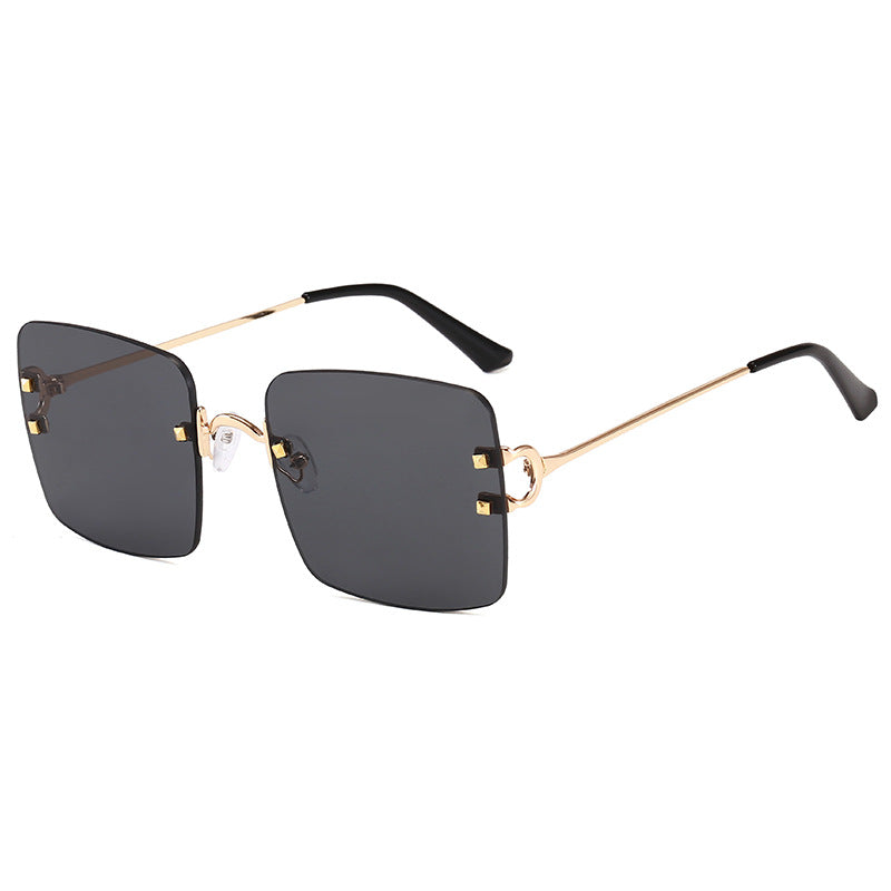 Women square sunglasses with an elegant metal frame and sturdy lenses Stornfield