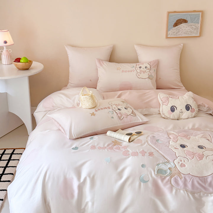 Girls' bedding set in Kawaii look with velvet appliqué and embroidered cat motifs