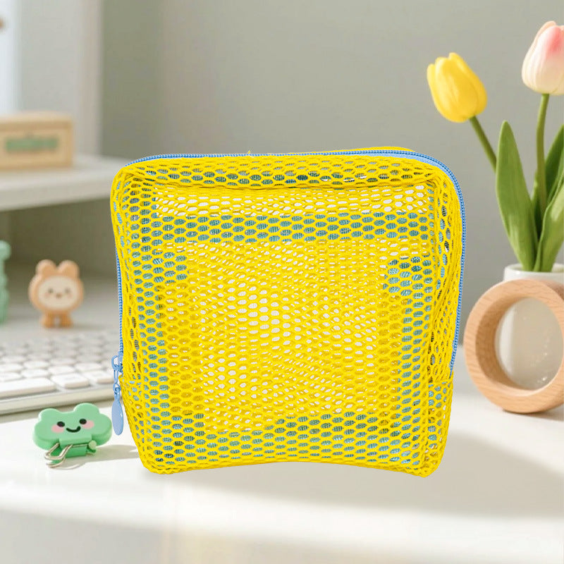 Practical mesh toiletry bag Stornfield
