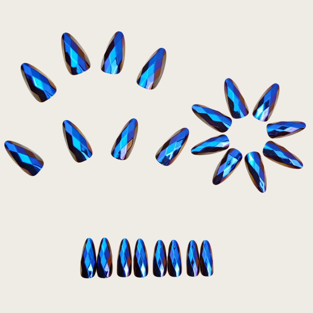 Artificial nails with faceted crystal design Stornfield