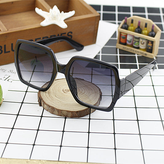 Ladies extravagant square sunglasses with unique design Stornfield