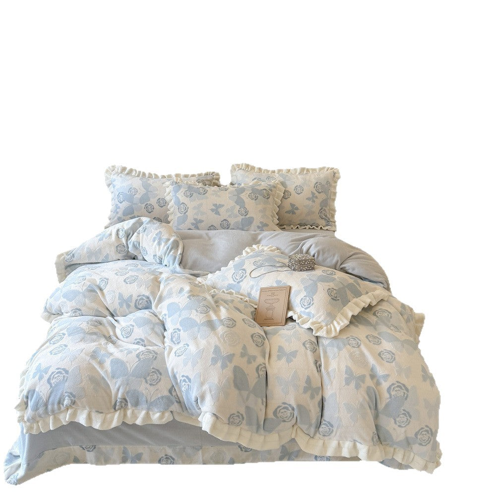 Bedding set made of soft cotton muslin with ruffle, quilted blanket and decorative pillowcases